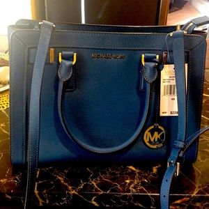 MICHAEL KORS Brand new Blue Pocket book never used